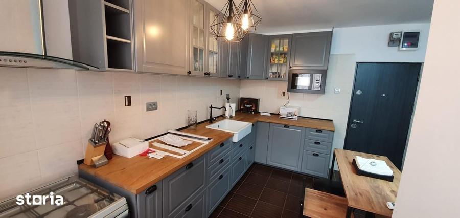 Apartament cu 3 camere decomandat, mobilat în Tineretului