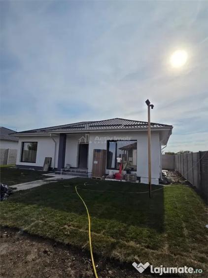 Casă cu 4 camere cu Teren 400 Mp în Domnești