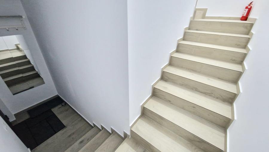 Apartament cu 2 camere semidecomandat în 1 Decembrie