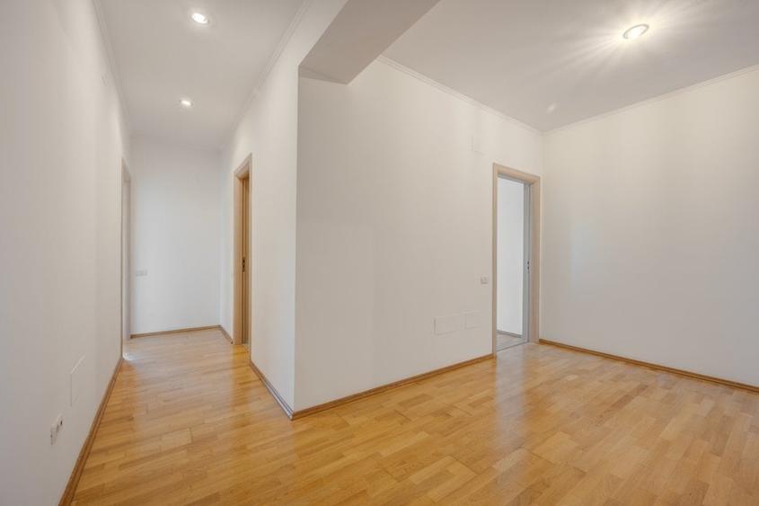 Penthouse cu 5 camere decomandat, mobilat în Herăstrău