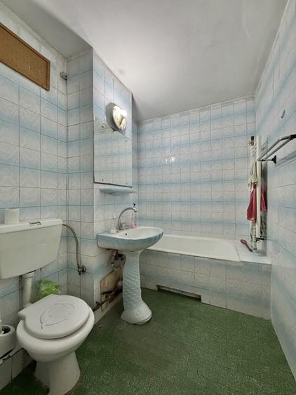 Apartament cu 4 camere decomandat, mobilat în Dâmbovița