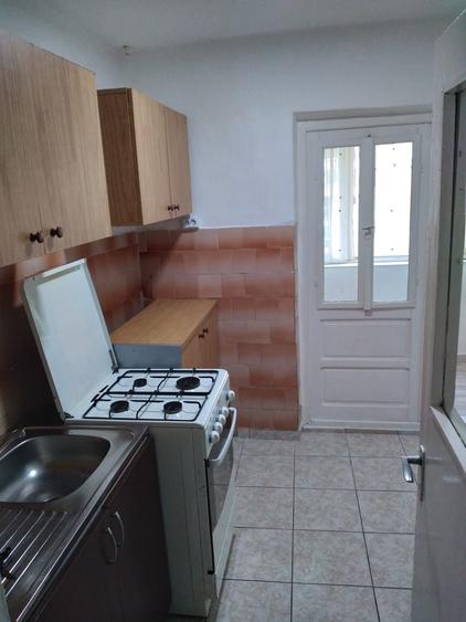Apartament cu 2 camere decomandat în Arefu