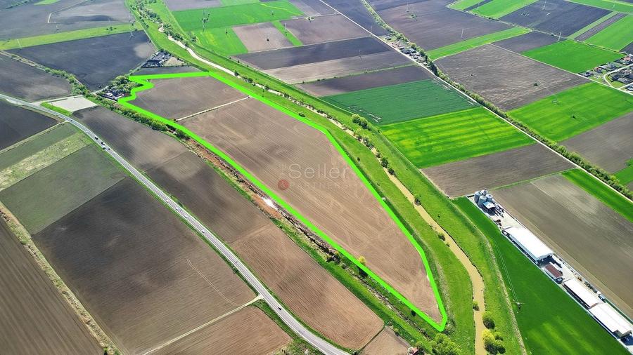 Teren Construcții intravilan de 126800 mp, în Stupini