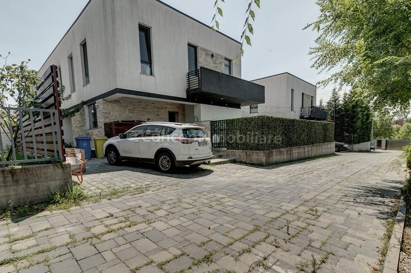 Casă cu 4 camere cu Piscina în Central