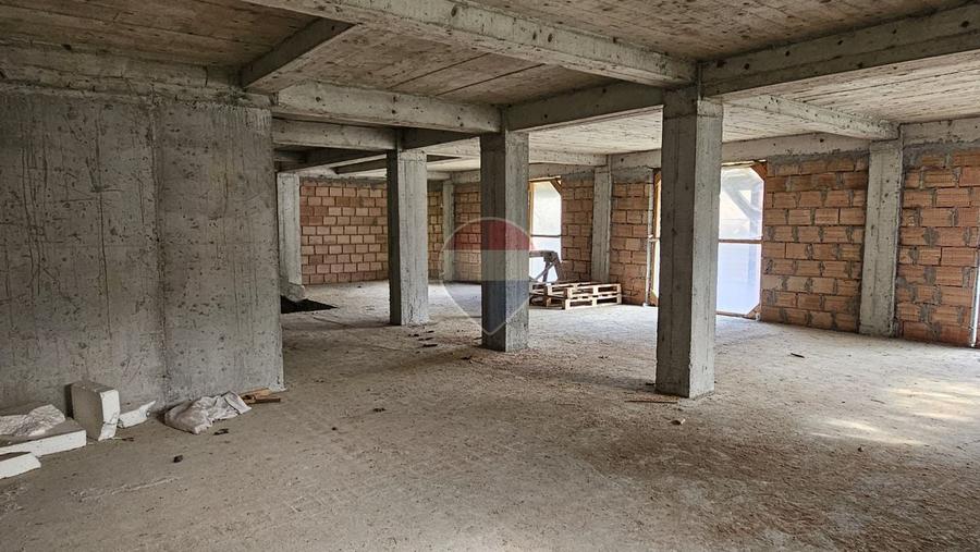 Casă individuală cu 10 camere cu Teren 1055 Mp în Dâmbovicioara