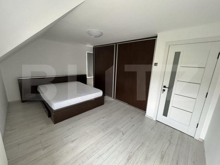 Casă cu 5 camere cu Teren 300 Mp în Calea Moldovei