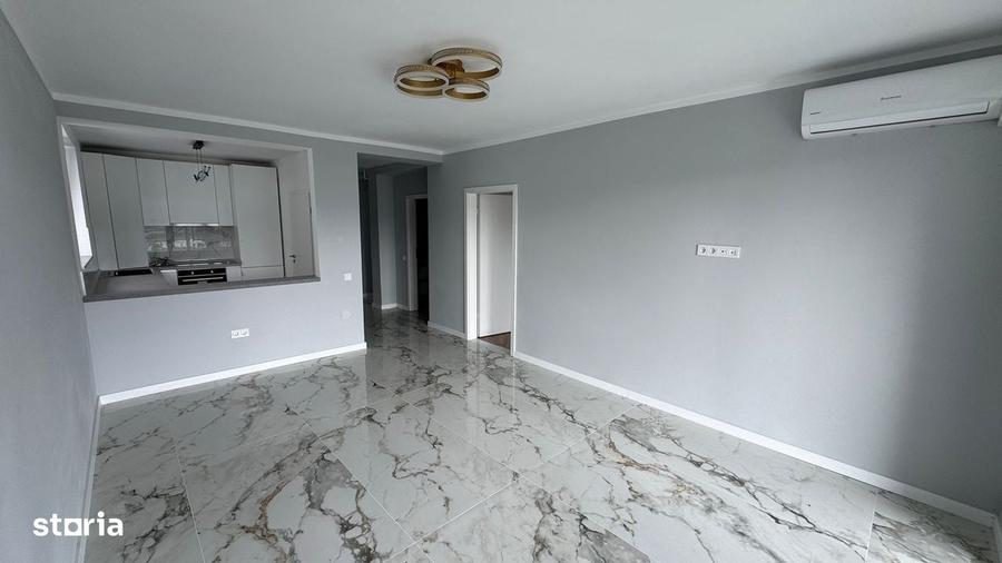 Apartament cu 3 camere decomandat în Cristian
