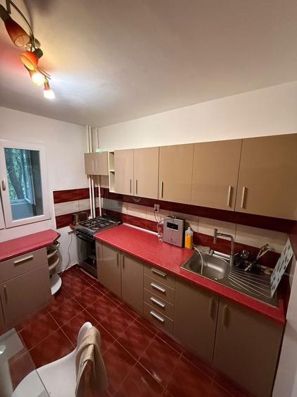 Apartament cu 3 camere semidecomandat în 1 Decembrie 1918