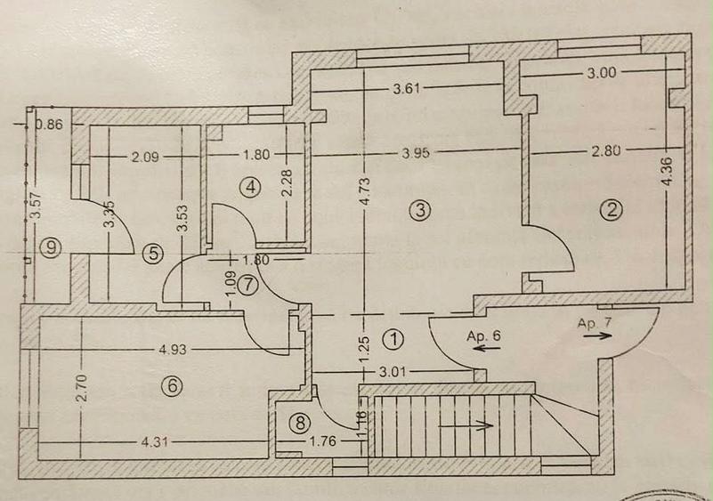 Apartament cu 3 camere semidecomandat în 1 Mai