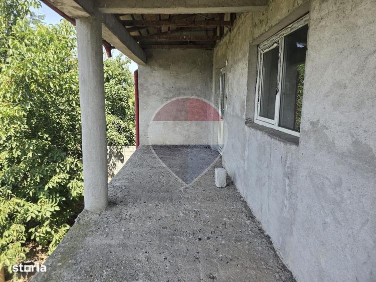 Casă cu 4 camere în Zorile