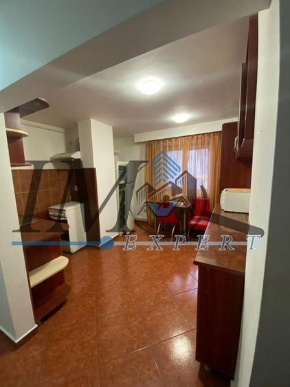Apartament cu 3 camere, mobilat în Cetate