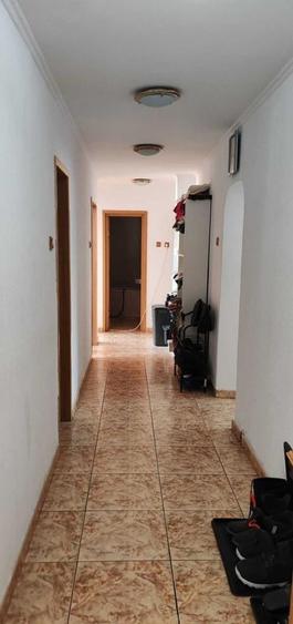 Apartament cu 4 camere decomandat, mobilat în Calea Călărașilor