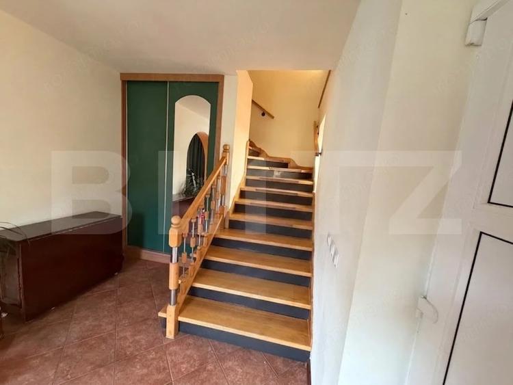 Casă cu 6 camere cu Teren 1800 Mp în Mintia