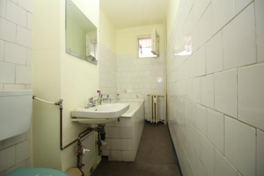 Apartament cu 3 camere decomandat, mobilat în Câmpia Libertății