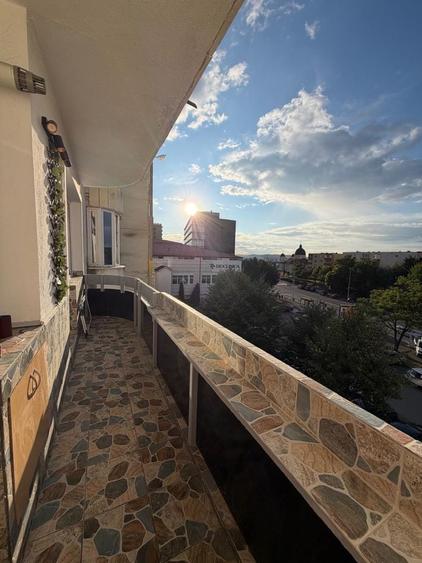 Apartament cu 3 camere decomandat în Tudor