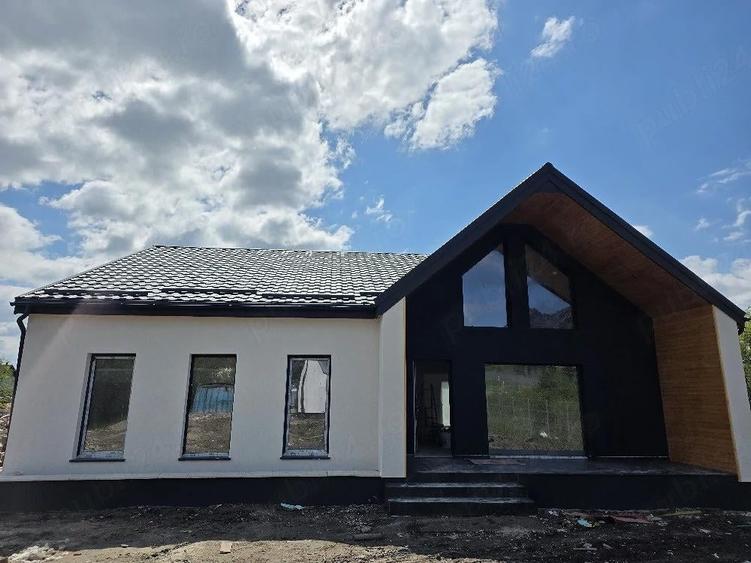 Casă cu 3 camere cu Teren 723 Mp în Sânpetru