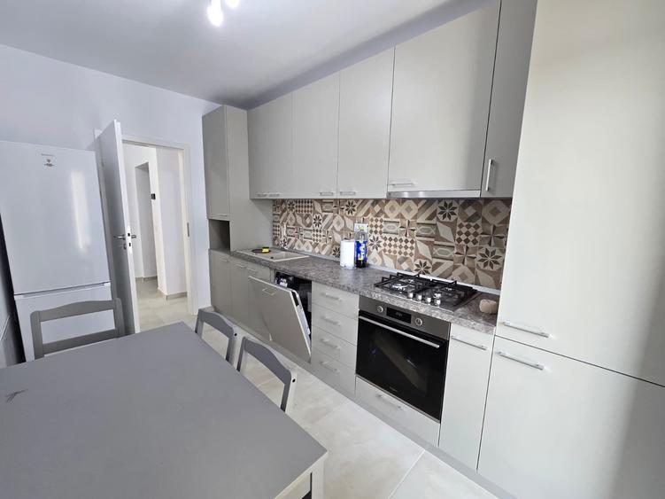 Apartament cu 2 camere decomandat în Metalurgiei