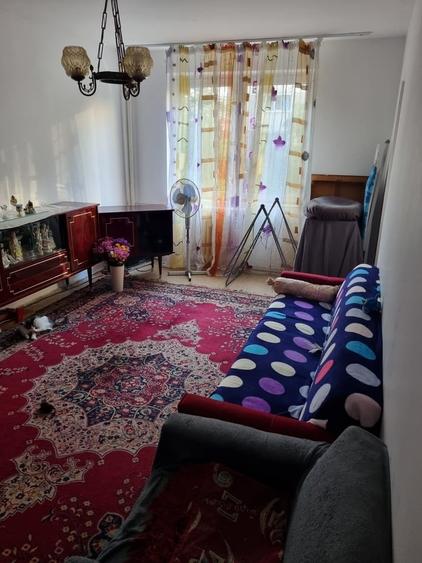 Apartament cu 3 camere decomandat în Rahova