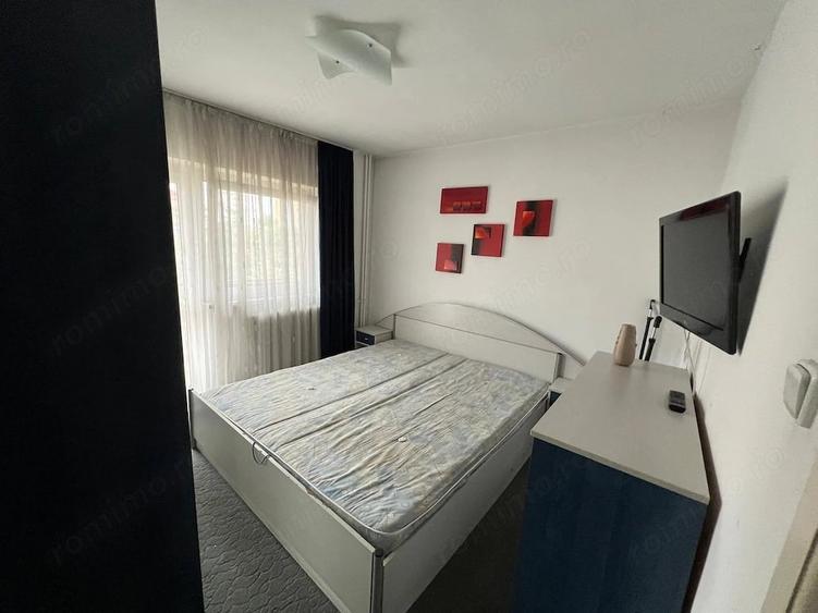 Apartament cu 3 camere decomandat în Torontalului