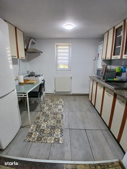 Casă cu 7 camere cu Teren 843 Mp în Central