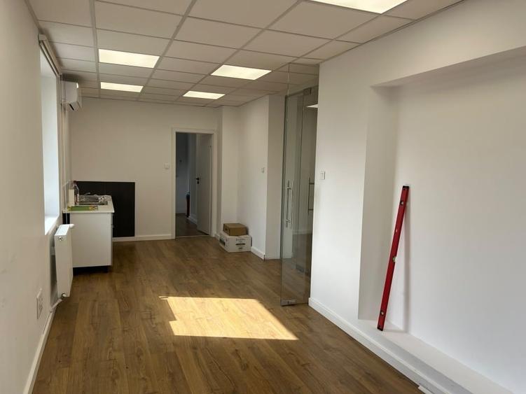 Casă individuală cu 5 camere cu Canalizare în Central
