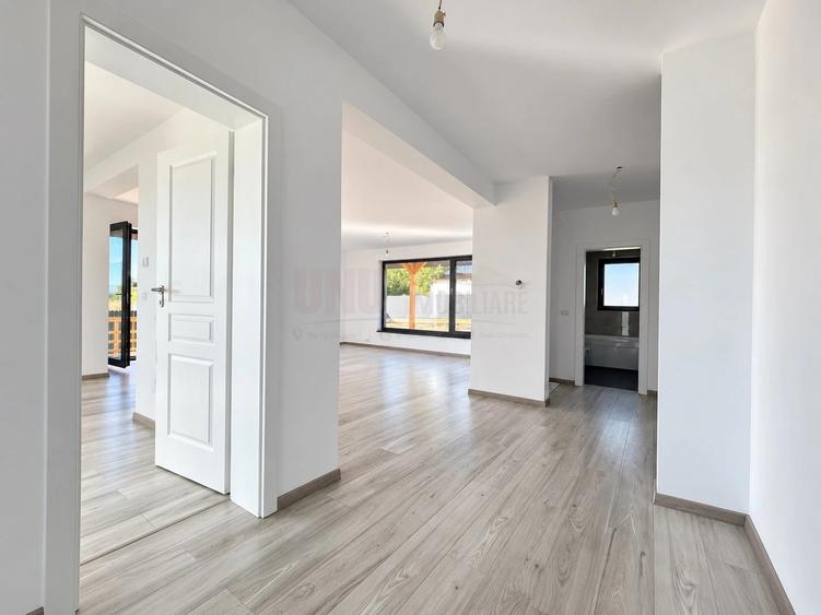 Casă individuală cu 4 camere cu Teren 650 Mp în Tomești