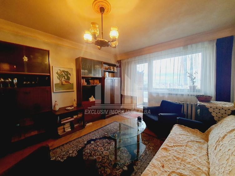 Apartament cu 3 camere decomandat în Cetate