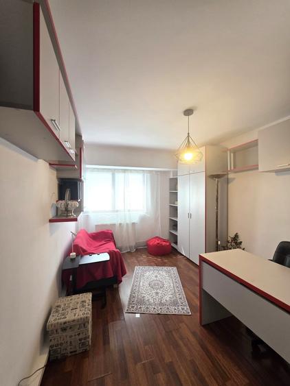 Apartament cu 3 camere decomandat în Titulescu
