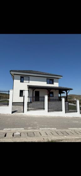 Casă cu 3 camere în Central