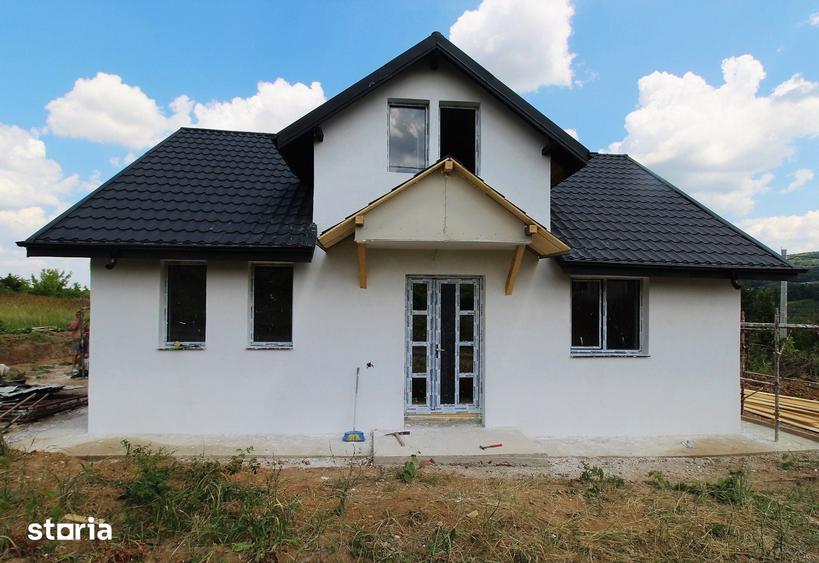 Casă cu 3 camere cu Teren 450 Mp în Bucium