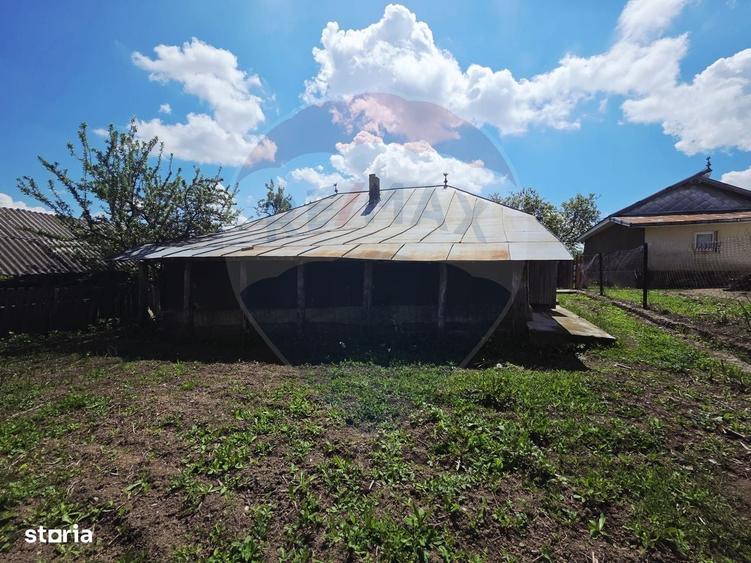 Casă cu 2 camere cu Teren 555 Mp în Botești