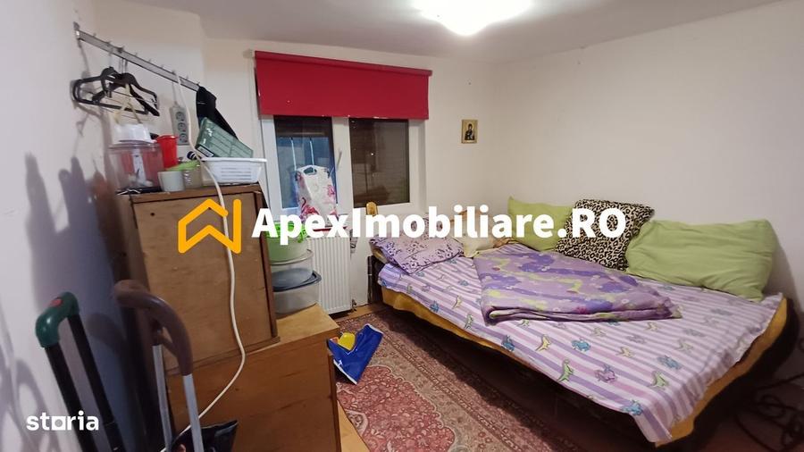 Casă cu 4 camere cu Teren 241 Mp în Apărătorii Patriei
