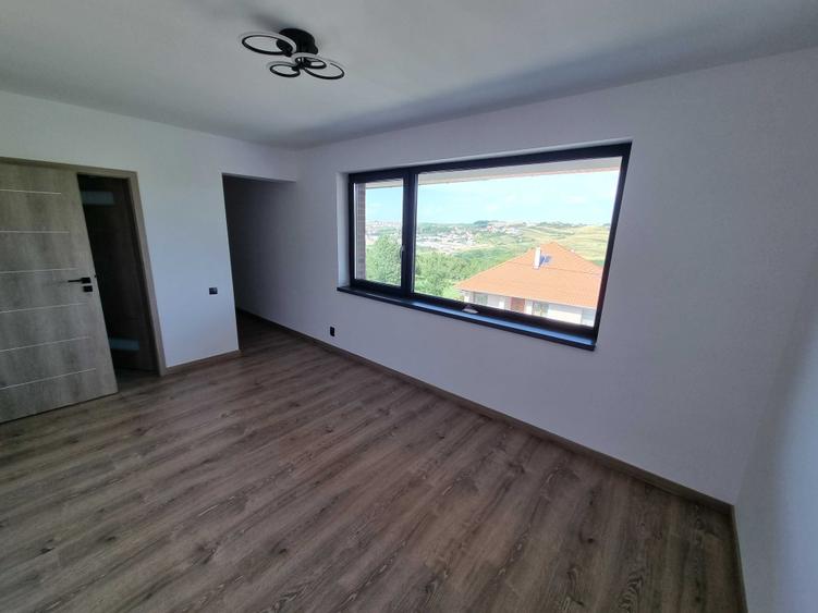 Casă cu 4 camere cu Teren 400 Mp în Dosu Bricii
