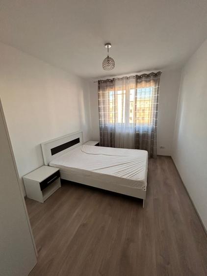Apartament cu 3 camere semidecomandat, mobilat în Florești — fotografia 3