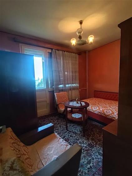 Apartament cu 3 camere semidecomandat în Cina