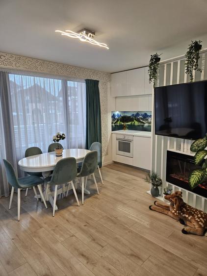 Apartament cu 3 camere semidecomandat în Tractorul