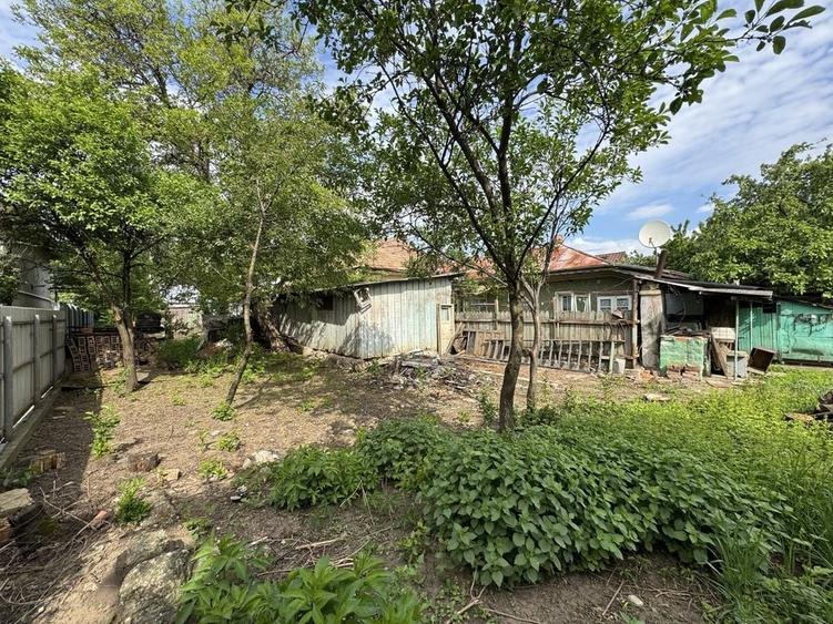 Casă cu 4 camere cu Teren 1200 Mp în Central