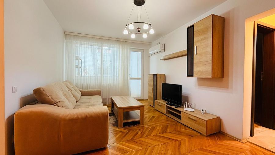 Apartament cu 3 camere semidecomandat, mobilat în Mazepa 1