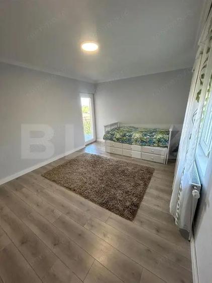 Casă cu 8 camere cu Teren 1000 Mp în Moșnița Veche