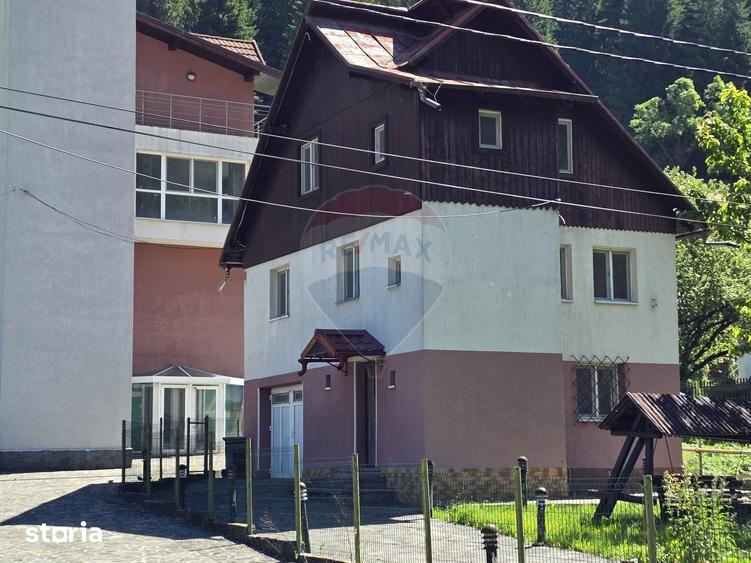 Casă cu 5 camere cu Teren 500 Mp în Moieciu