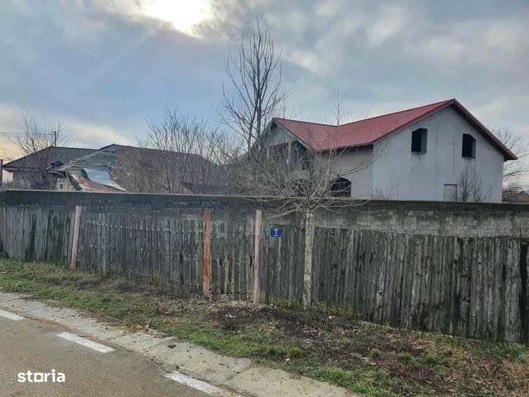 Casă cu 4 camere în Suraia