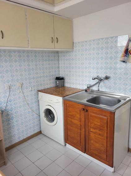 Garsonieră decomandată în Romană