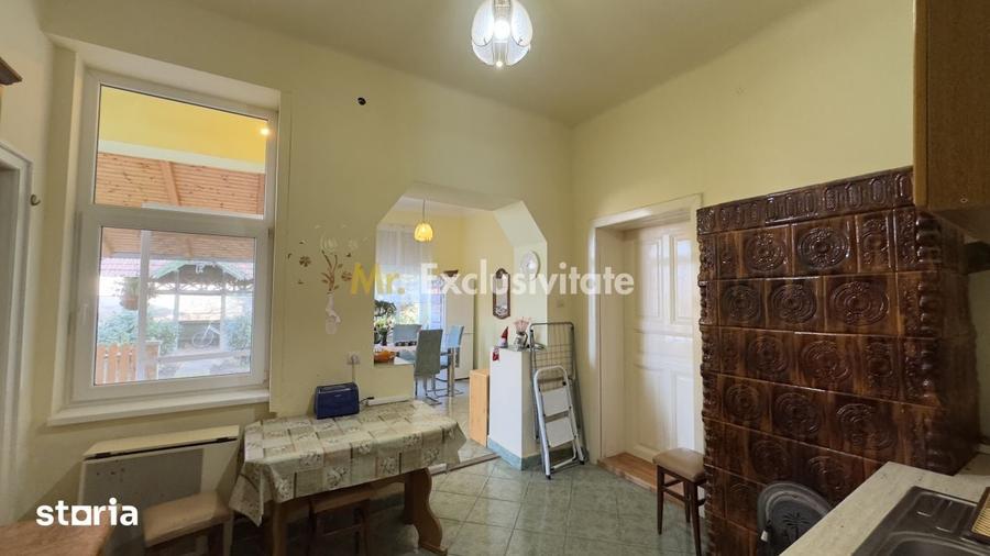 Casă cu 4 camere cu Teren 2974 Mp în Central