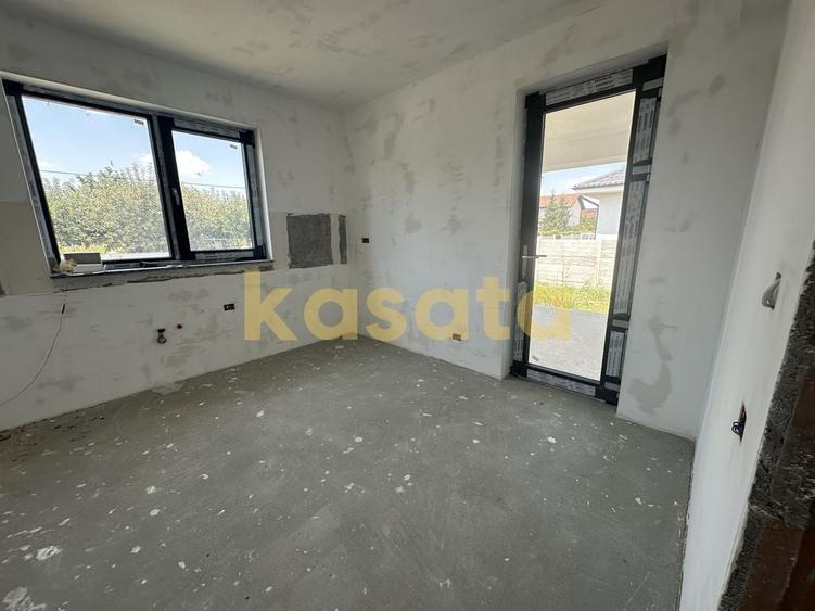 Casă cu 4 camere cu Teren 400 Mp în Domnești