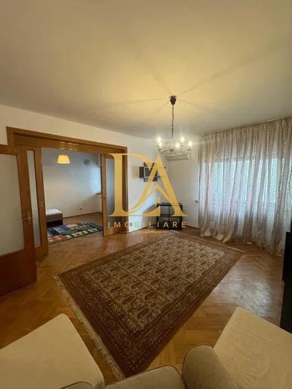 Apartament cu 3 camere decomandat în Victoriei