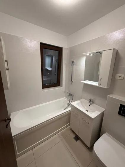 Apartament cu 4 camere decomandat în Sisești