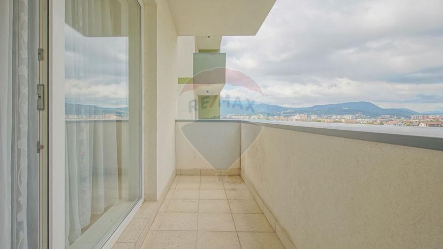 Apartament cu 2 camere decomandat, mobilat în Tractorul
