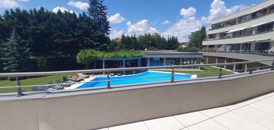 Apartament cu 3 camere decomandat, mobilat în Iancu Nicolae