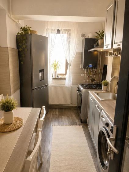 Apartament cu 2 camere decomandat, mobilat în Central