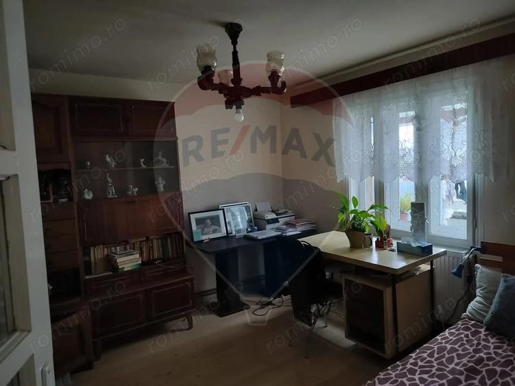 Casă cu 5 camere cu Teren 950 Mp în Biharia